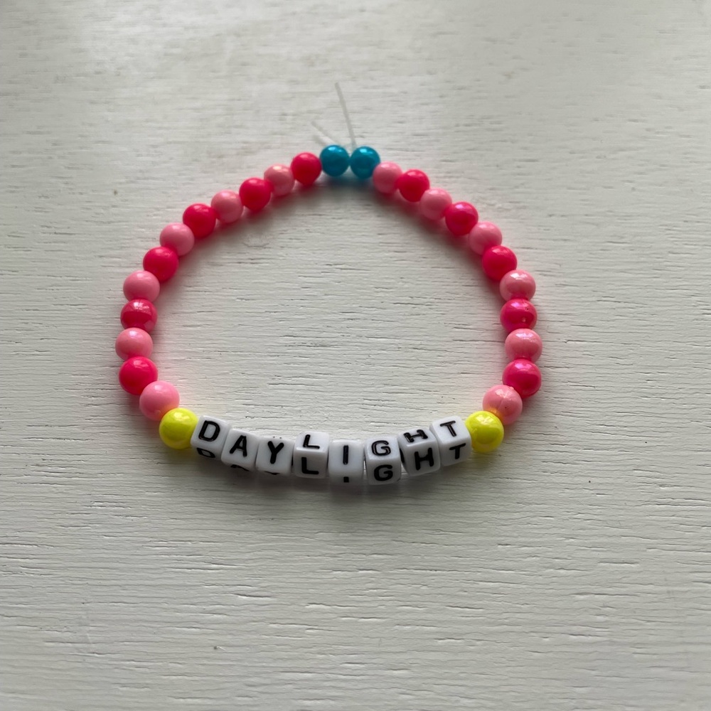 Taylor Swift Daylight friendship bracelet